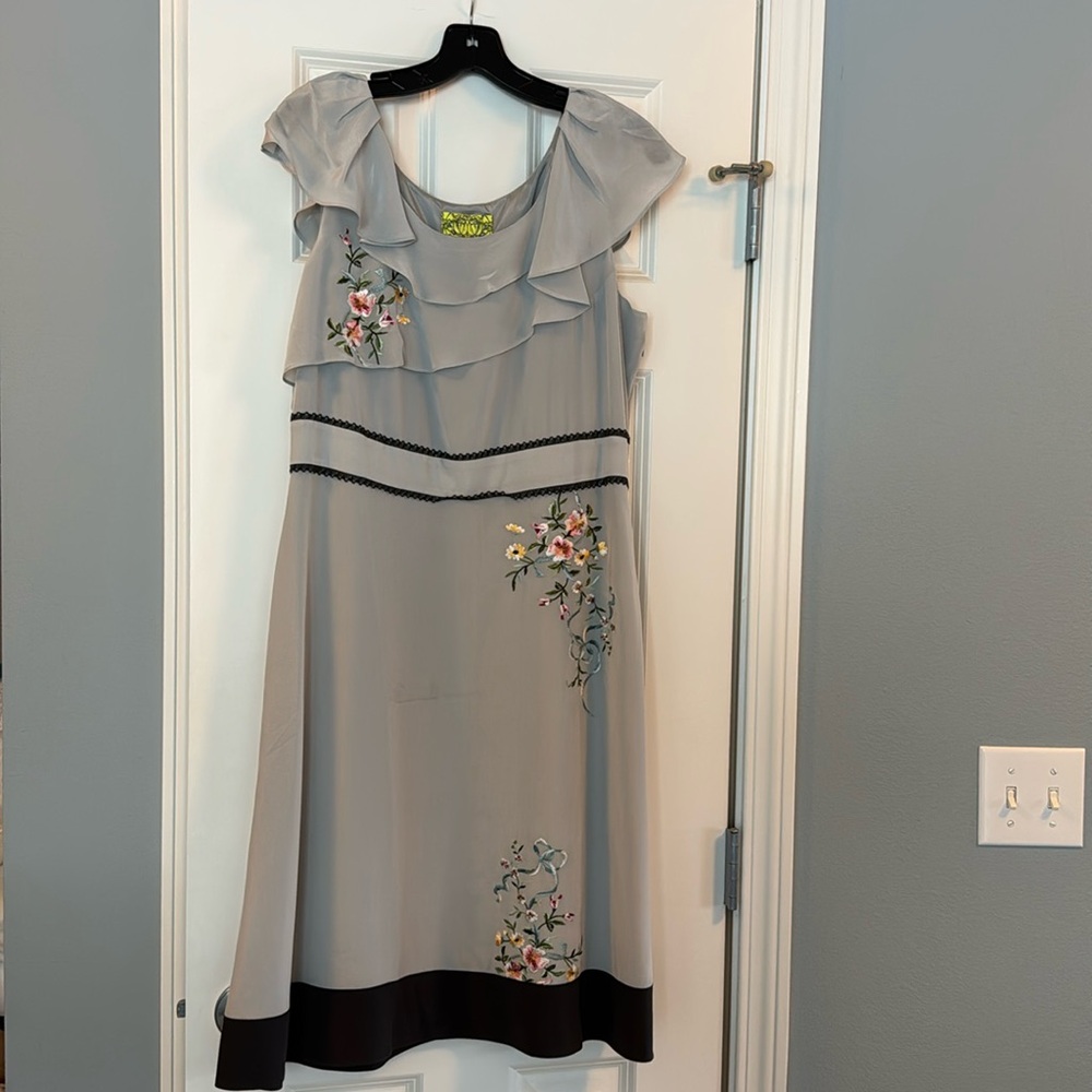 Women’s Grey Floral embroidery dress, Brand New from Anthropologie, Size 12.